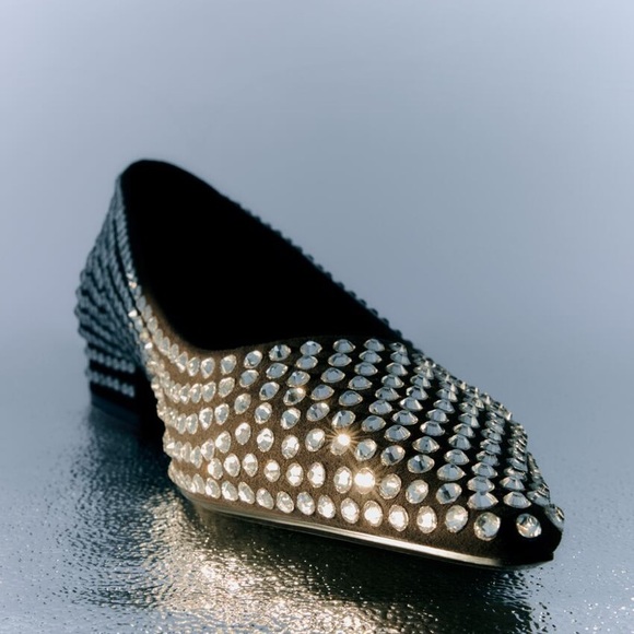 Zara Shoes - NWOT Zara Crystal flats